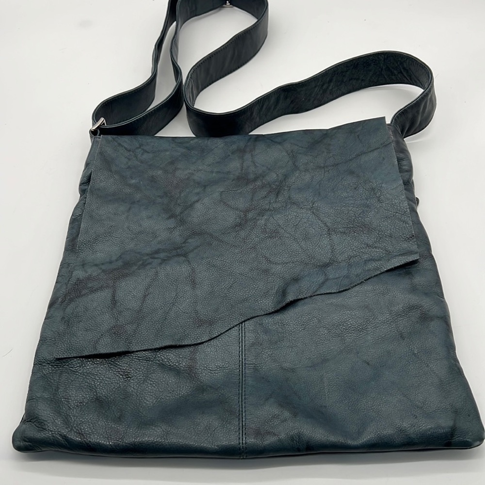 Vintage ILI New York Blue Marble Pebble Leather Large Crossbody